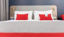 Express by Holiday Inn