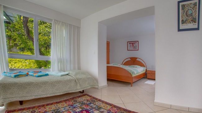 oferta viaje a paris en agosto sorpresa en el aeropuerto paula gonu
