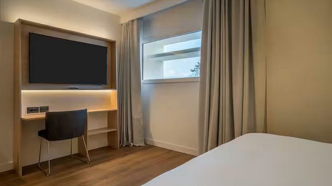 Image 18 - Hampton by Hilton Locarno