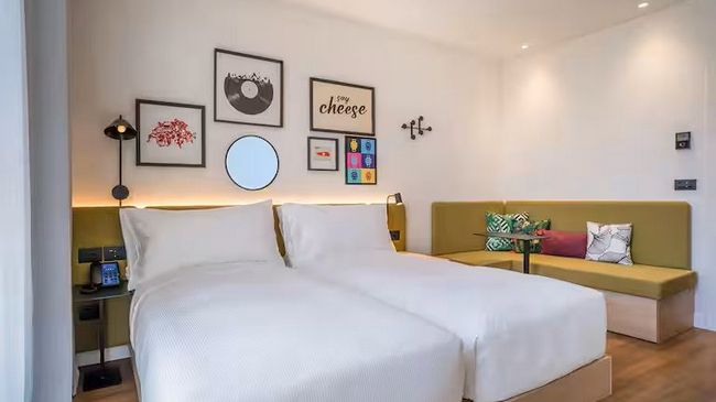 Image 20 - Hampton by Hilton Locarno